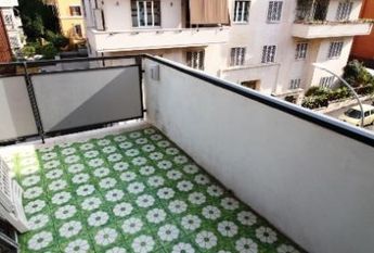 Aventino-S.Saba: Brand new 3 Bedroom, 3 bath, spacious triple living-dining room, modern kitchen, large balconies. Air conditioning, alarm, lots of natural light, located on quiet tree lined street walking distance to all services, metro, FAO. Ref 2057