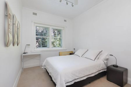 LUXURIOUS 3 BEDROOM, 2 BATHROOM ART DECO APARTMENT IN THE HEART OF DOUBLE BAY - Photo 5