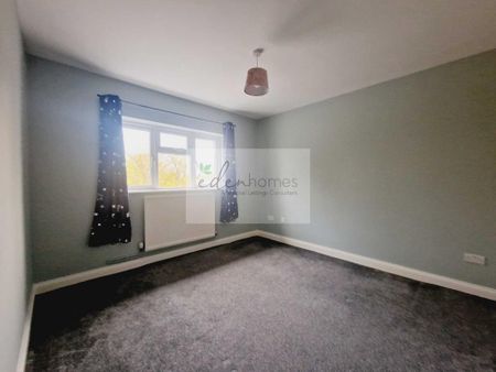 3 bedroom flat to rent - Photo 2