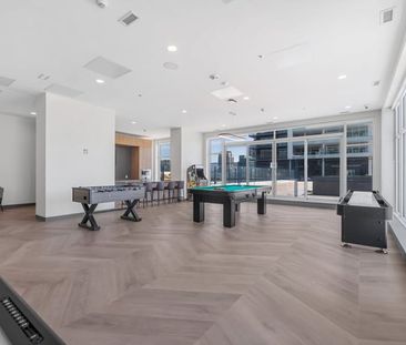 Fully Furnished 1 Bed | Designer Condo | Waterstreet by the Park - Photo 2