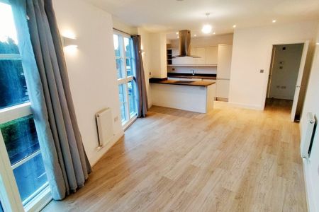 Station Parade - Photo 2