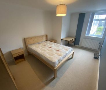 4 bedroom flat to rent - Photo 5