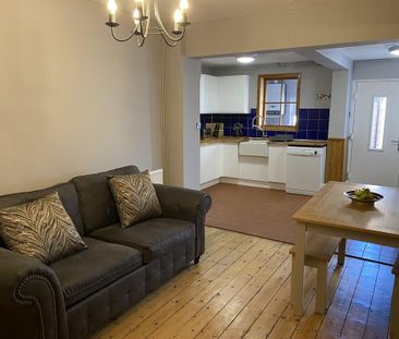 1 bedroom in a house share to rent - Photo 2