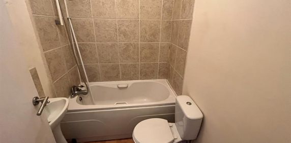 1 Bedroom Apartment To Let - Photo 2