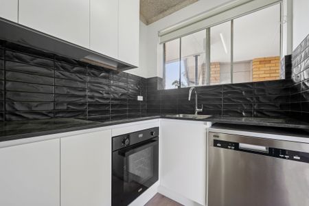 Choose from 4 modern furnished studios - Photo 3