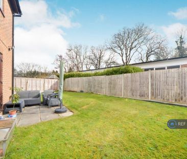 4 bedroom semi-detached house to rent - Photo 5