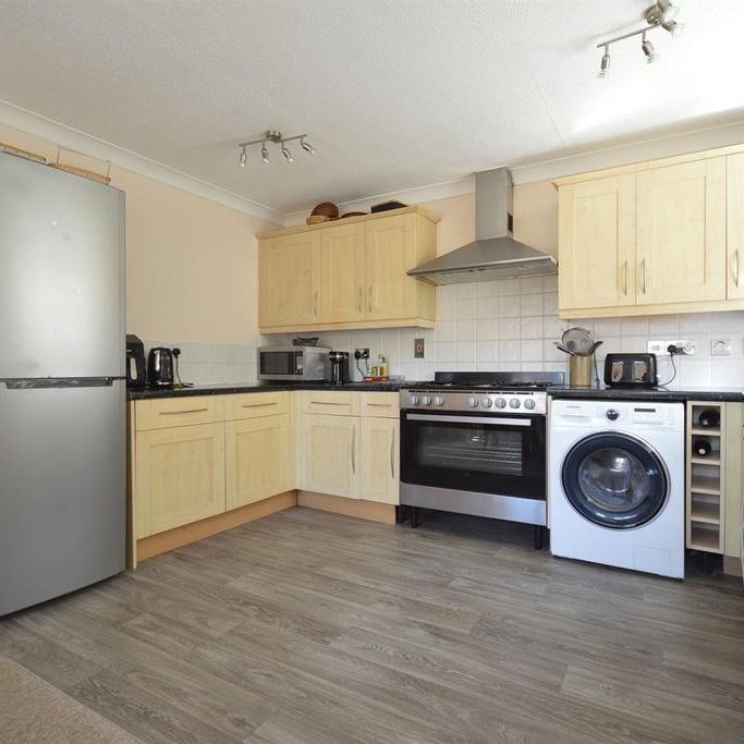 3 bedroom end of terrace house to rent - Photo 1