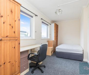 4 bedroom terraced house to rent - Photo 3