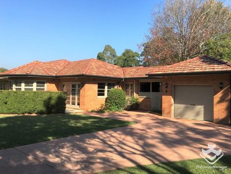 Beautiful Family Living and Entertaining - Photo 4