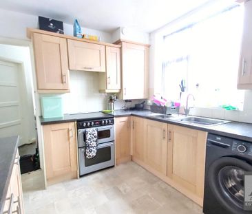 3 bedroom semi-detached house to rent - Photo 6