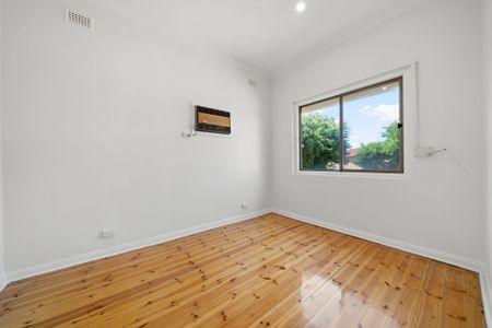 Lovely 3 Bedroom Home - Photo 5