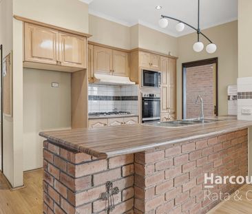 Spacious 4-Bedroom Home with Pool in Craigieburn - Photo 5