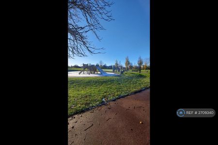 3 bedroom end of terrace house to rent - Photo 5