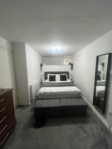 3 Bed Flat, London, NW6 - Photo 2