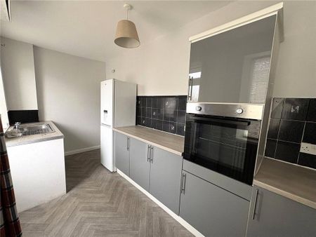 2 bedroom end of terrace house to rent - Photo 5