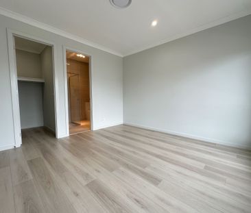 Modern Family Living - Photo 5