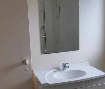 Charming 3BR Manurewa Retreat w/ Garden - Photo 4