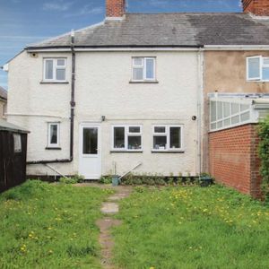 4 bedroom semi-detached house to rent - Photo 3