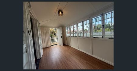 Queenslander Home located in lovely Crawford Road! - Photo 2