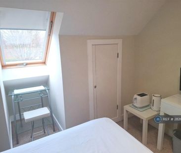 1 bedroom in a house share to rent - Photo 6