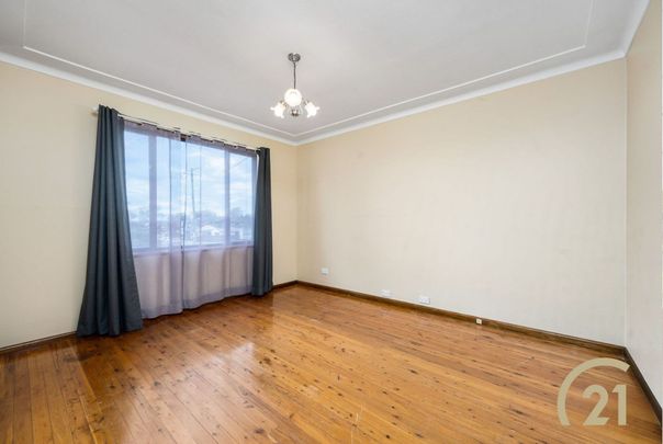 Well-Kept Family Home in a Convenient Location&excl; - Photo 1