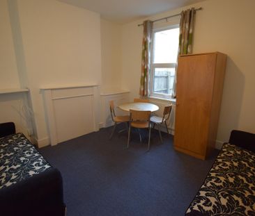 4 bedroom terraced house to rent - Photo 1