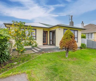 Comfortable three bedroom - Photo 1