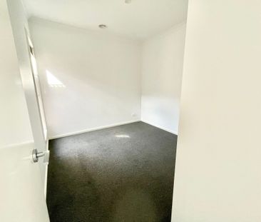 Contemporary Elegance in Deanside Estate - Perfect for Modern Living! - Photo 1