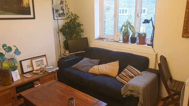 4 Bed Flat, Sir Alexander Road, W3 - Photo 1