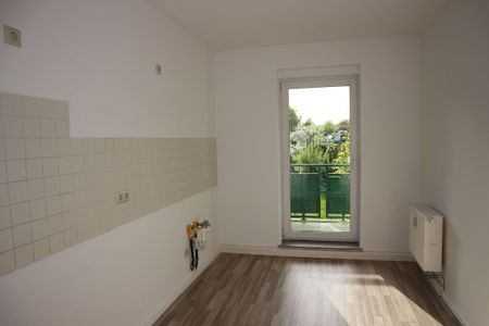 2. OG - Balkon - Bad mit Fenster - neues Laminat wird verlegt - Foto 3