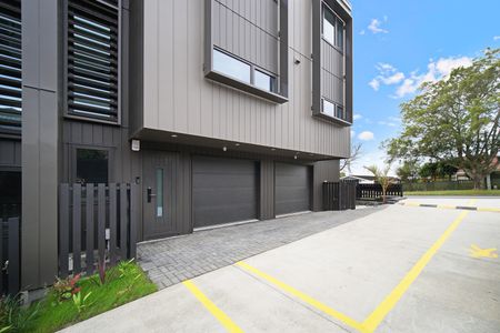 Close to everywhere. - Photo 3