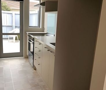 Cute 2 bedroom single level townhouse! - Photo 6