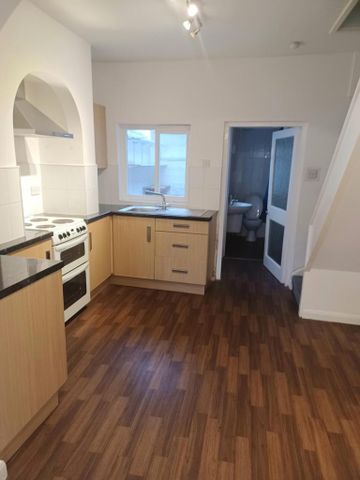 2 bedroom terraced house to rent - Photo 2