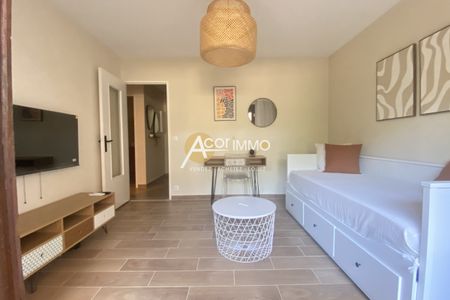 AUX ROUTES, MAGNIFIQUE T1 MEUBLE AVEC TERRASSE, CAVE ET PARK - Photo 2