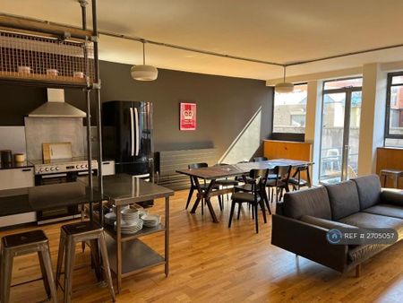 3 bedroom flat to rent - Photo 3