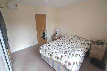 4 bedroom terraced house to rent - Photo 5