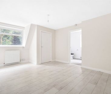A four bedroom detached family home in a cul-de-sac location. - Photo 1