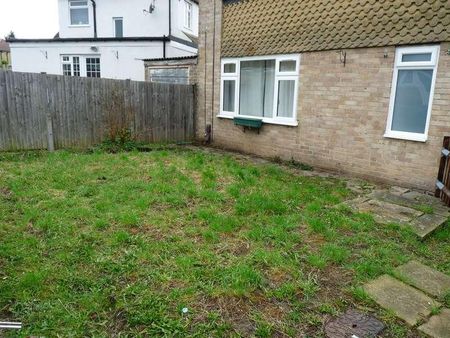 Walton Avenue, South Harrow, HA2 - Photo 2