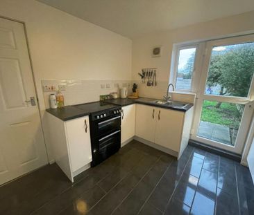 2 bedroom semi-detached house to rent - Photo 2