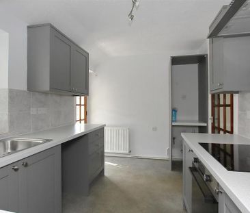 3 bedroom detached bungalow to rent - Photo 5