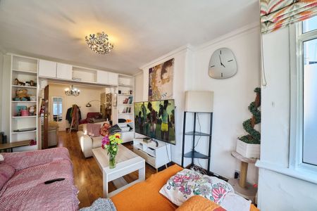 Harwoods Road, Watford - Photo 3