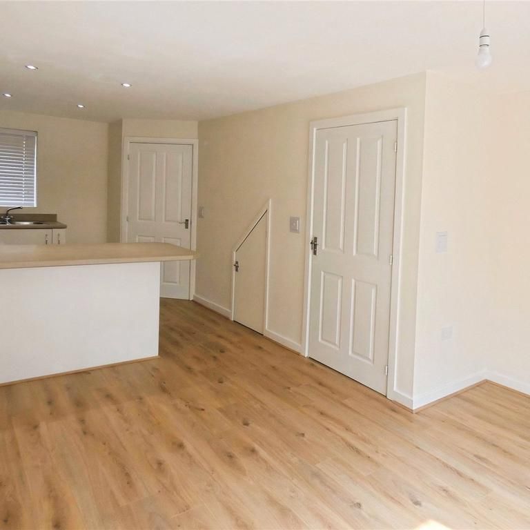 2 bedroom terraced house to rent - Photo 1