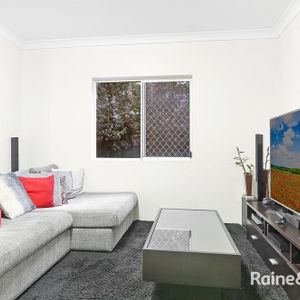 MODERN & SPACIOUS APARTMENT - Photo 2