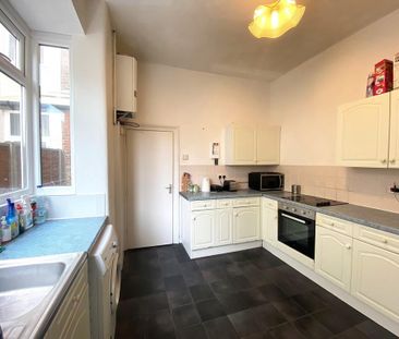 4 bedroom terraced house to rent - Photo 6