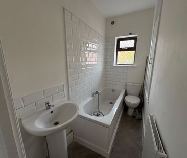 3 bed Terraced - To Let - Photo 3