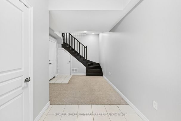 For Lease - 7 Ladybell Lane, Hamilton, Ontario - Photo 1