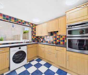 3 bedroom end of terrace house to rent - Photo 4