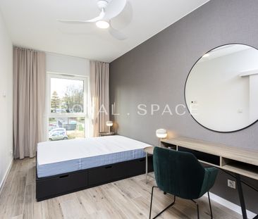 Eleganckie mieszkanie z 2 miejscami parkingowymi - Photo 1