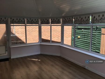 2 bedroom end of terrace house to rent - Photo 2