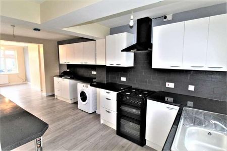 Osborne Avenue, Staines-upon-thames, TW19 - Photo 3